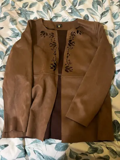 Sobrecamisa marrón de gamuza con diseño calado - miniatura 1