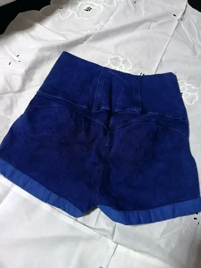 Shorts de mezclilla azul con detalles - miniatura 2