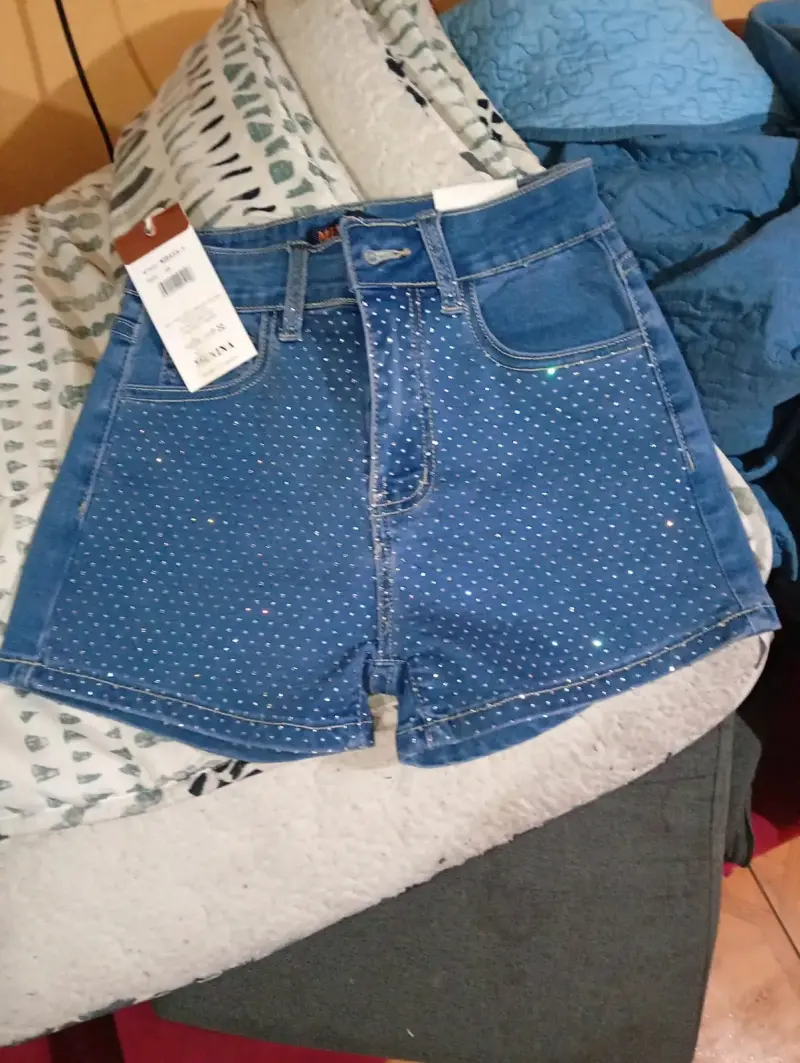 Shorts de mezclilla con brillantes menina