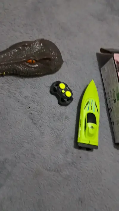 Lancha RC Crocodile 2.4Ghz para agua - miniatura 4