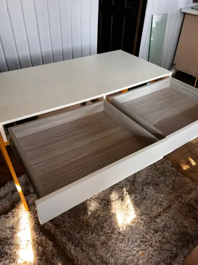 Escritorio moderno blanco con patas de madera - miniatura 3