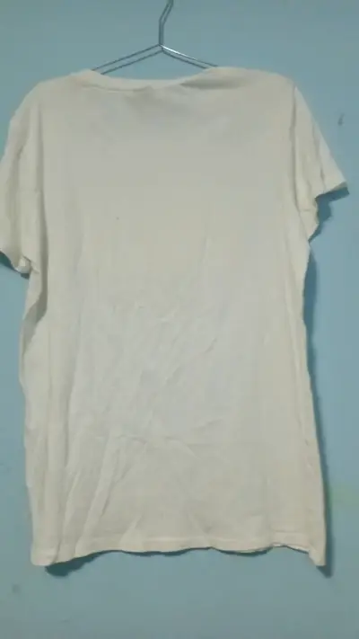 Polera blanca con diseño de juego del calamar - miniatura 2