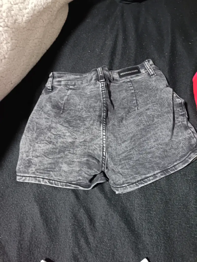 Shorts de mezclilla gris con bolsillos - 2