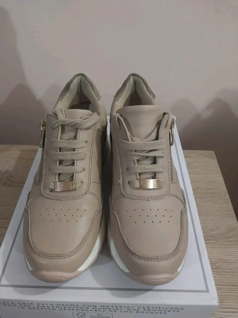 Zapatillas beige con cierre lateral - 2