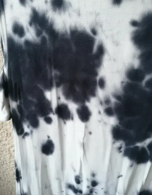 Vestido tie-dye blanco y negro casual - 3