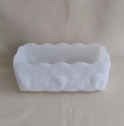 Macetero de cerámica blanco con diseño de uvas - miniatura 1