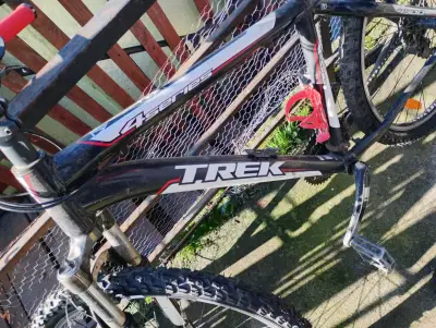 Bicicleta Trek 4300 de montaña negra - miniatura 2
