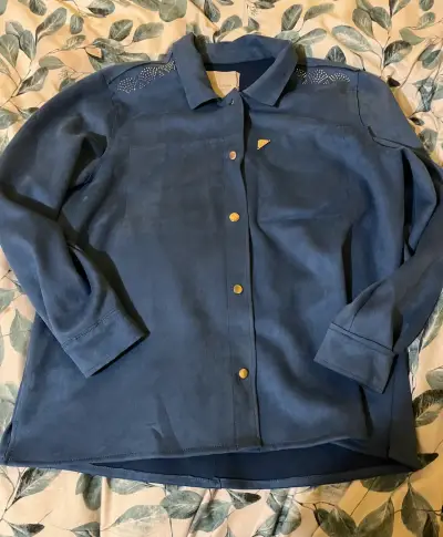 Sobrecamisa de gamuza azul con brillos en los homb - miniatura 1
