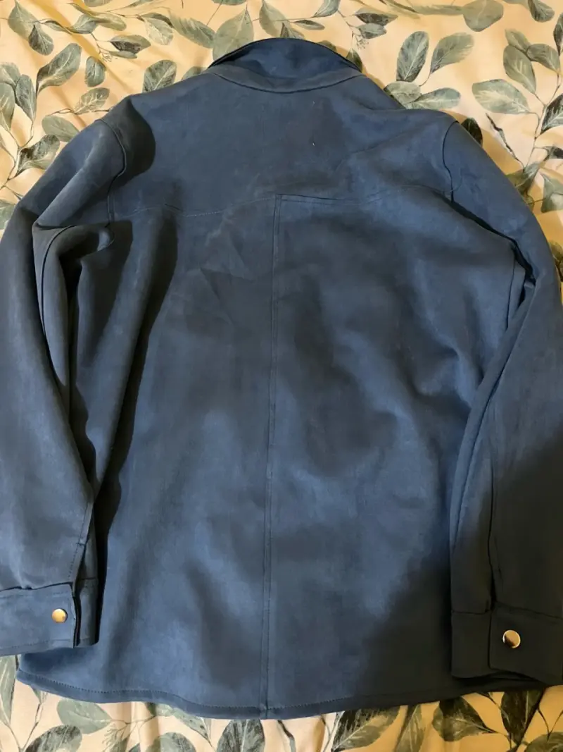 Sobrecamisa de gamuza azul con brillos en los homb - 3