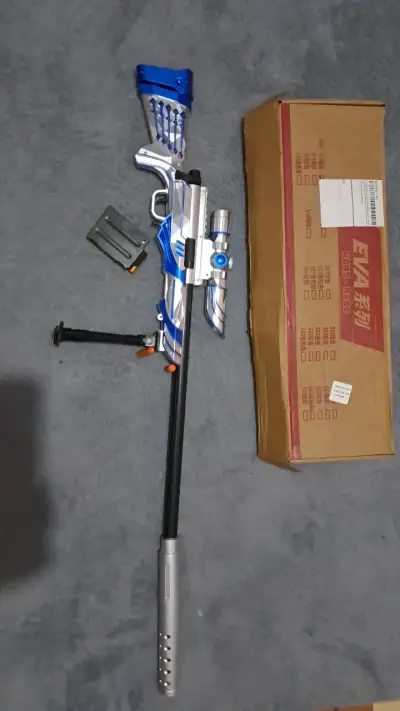 Rifle de juguete con mira telescópica - miniatura 1