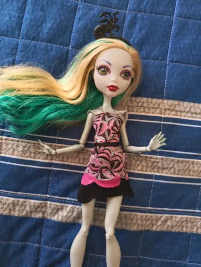 Lagoona Blue frights camera action - miniatura 1