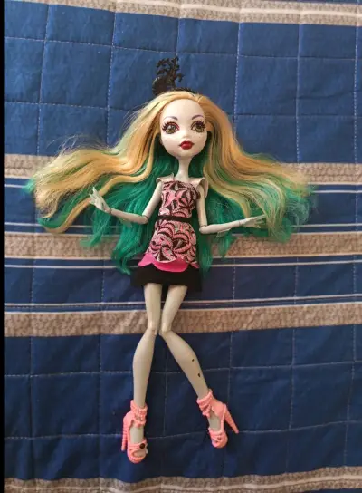 Lagoona Blue frights camera action - miniatura 4