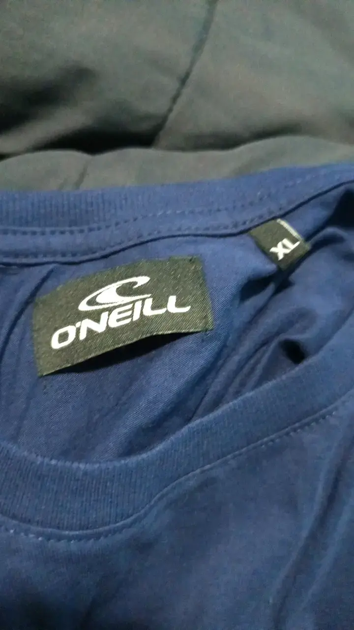 Polera azul O'Neill con diseño frontal - 3
