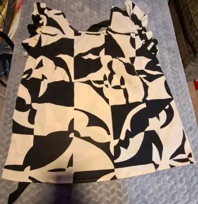 Blusa estampada blanco y negro con lazo - miniatura 2