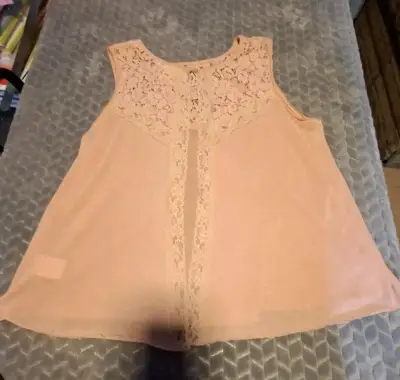 Blusa sin mangas de encaje rosa - miniatura 1