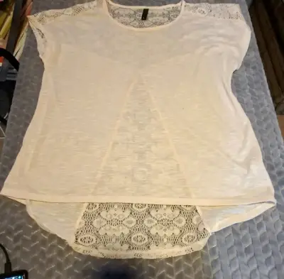 Blusa blanca con encaje para mujer - miniatura 1