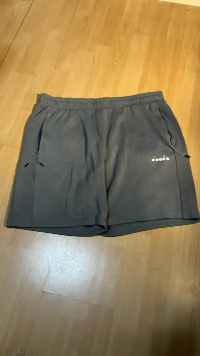 Shorts deportivos Diadora gris y blanco - miniatura 3