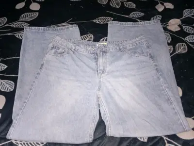 Jeans clásicos de mezclilla azul claro - miniatura 1