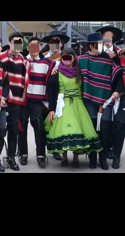 Vestido de baile folclórico verde - miniatura 2