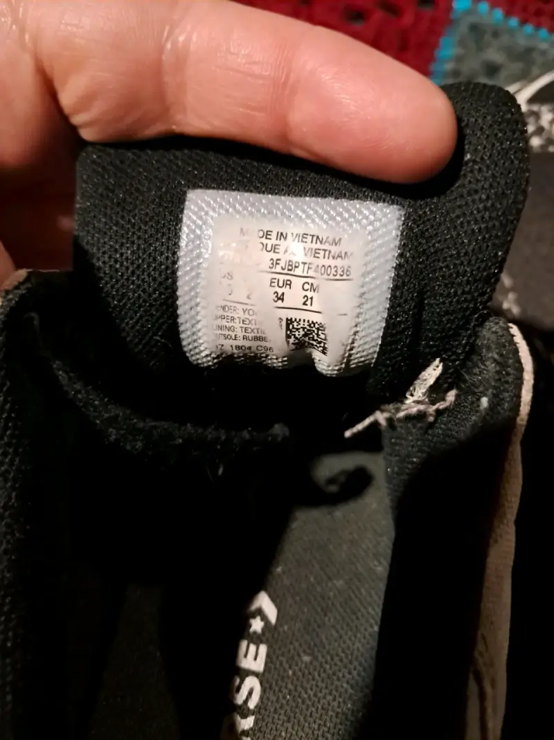 Zapatillas deportivas grises con cordones - 2