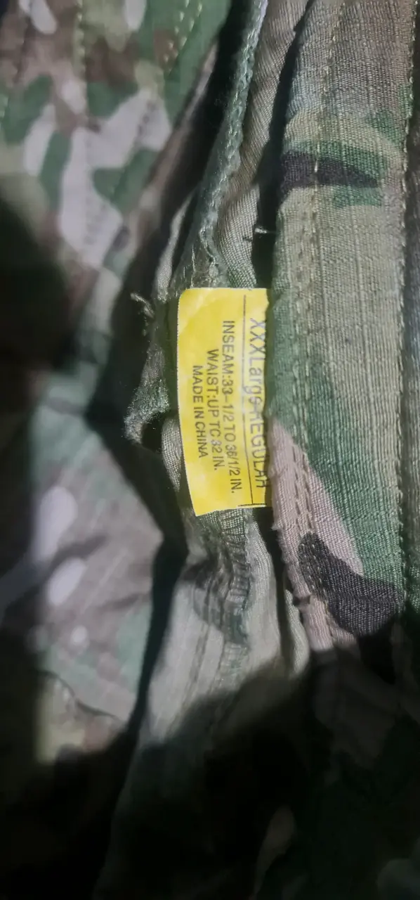 Tenida multicam con sus rodilleras y coderas. - 3