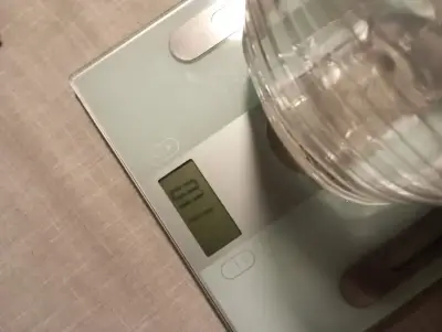 Balanza digital de baño con batería - miniatura 2