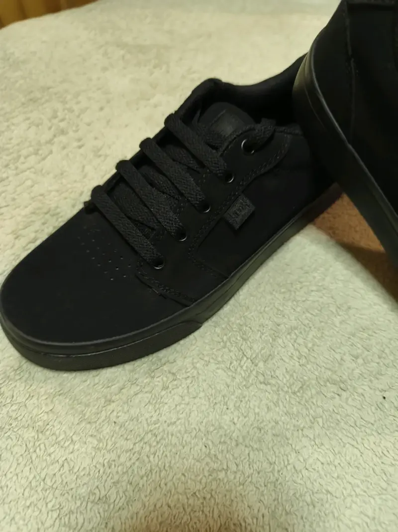 Zapatillas DC negras para hombre - 2