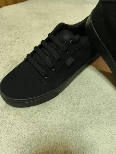 Zapatillas DC negras para hombre - miniatura 2