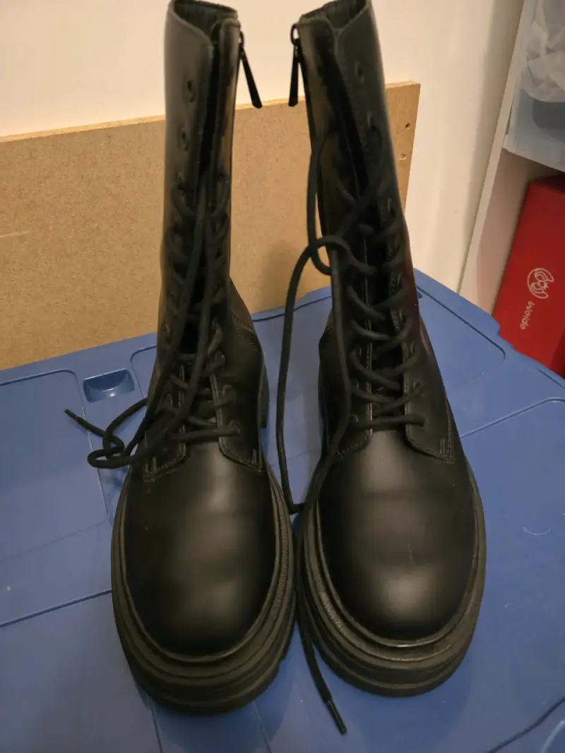 Botas negras de cuero estilo militar - 5