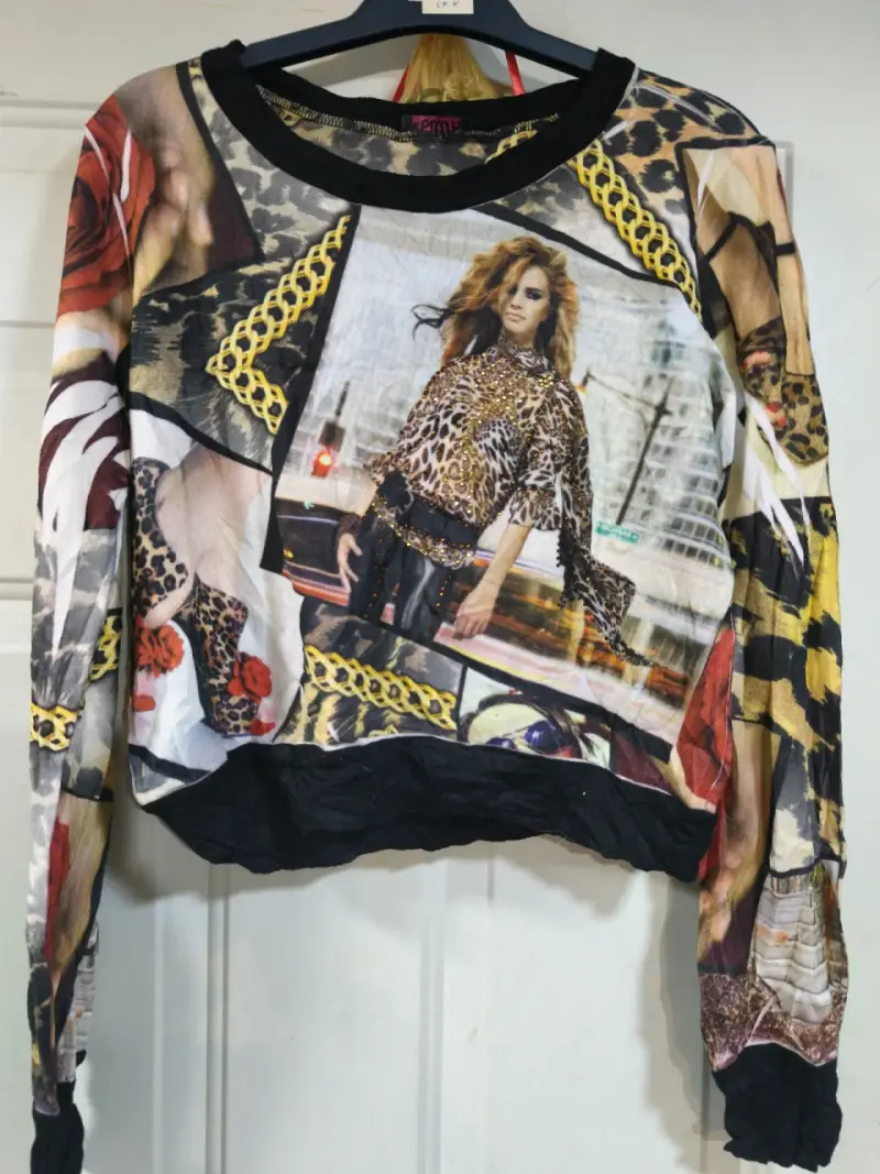 Polerón estampado con diseño de moda