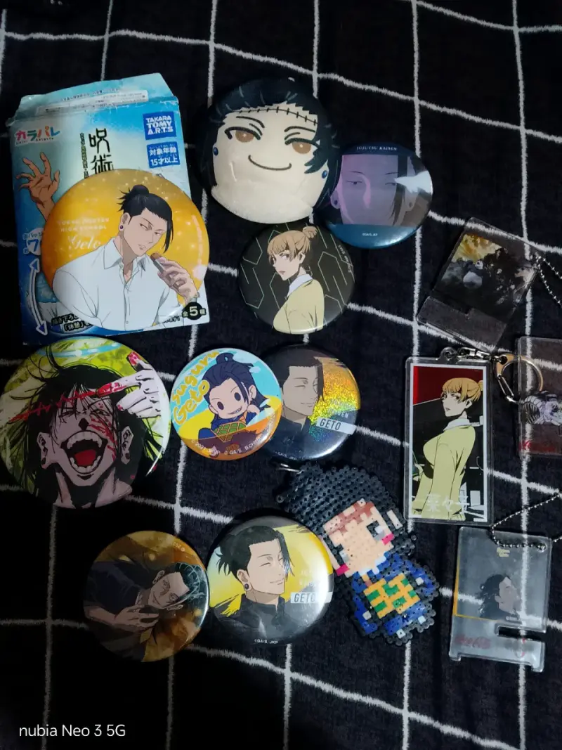 Set de chapitas y llaveros de anime - 1