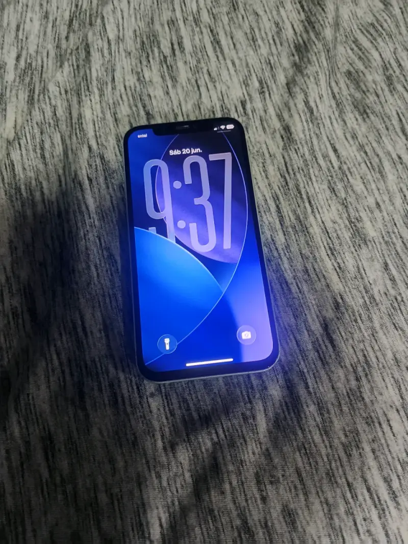 iPhone 12 de 64GB en buen estado - 4