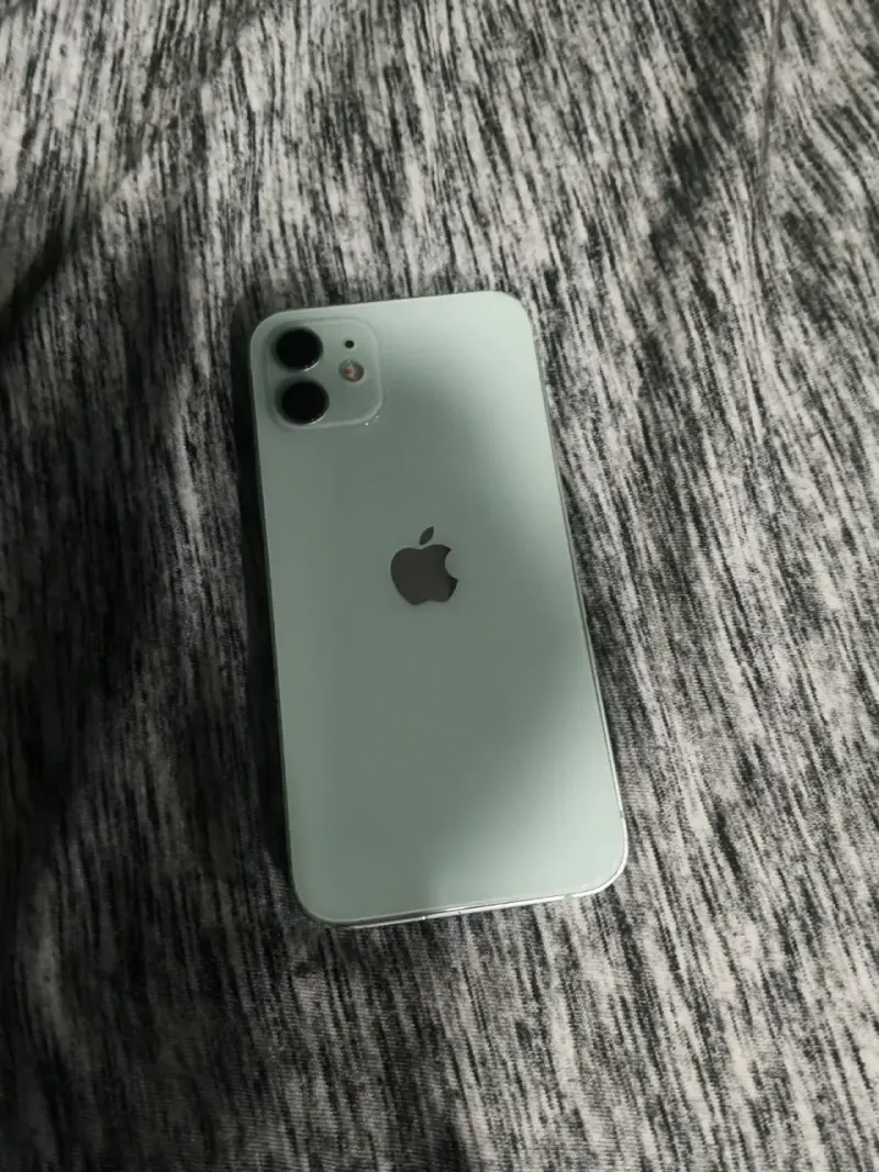 iPhone 12 de 64GB en buen estado - 5