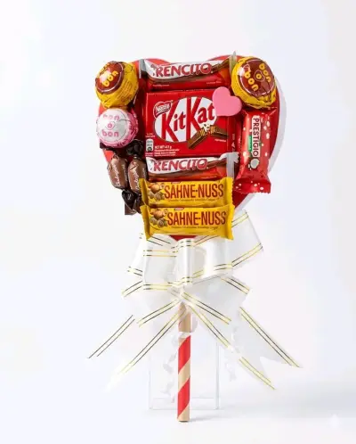 Paleta de chocolates surtidos con KitKat y trencit - miniatura 1