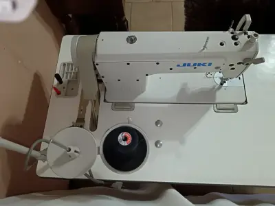 Máquina de coser industrial Juki DDL-8100e - miniatura 2