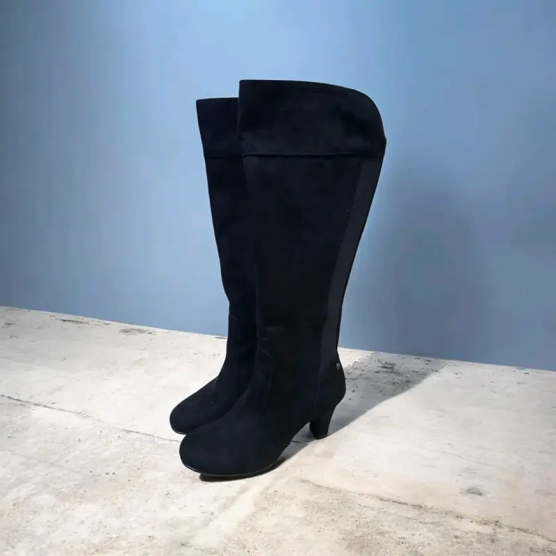 Botas negras de gamuza para mujer