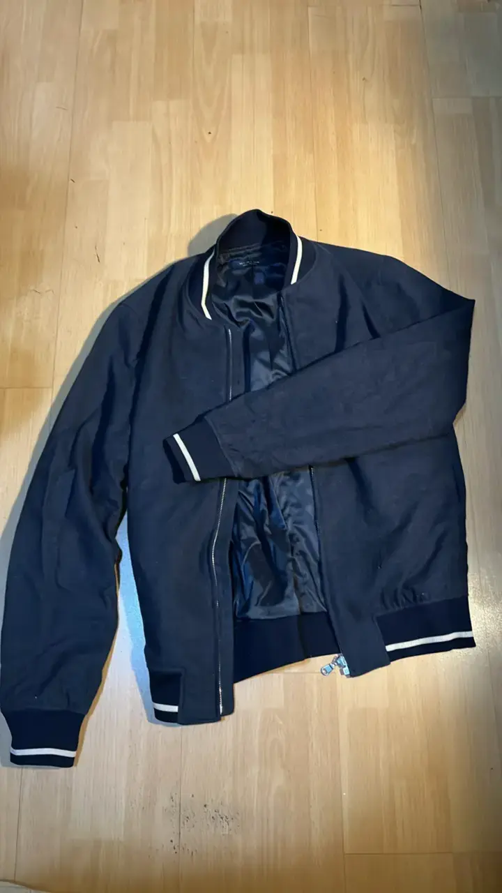 Chaqueta Zara bomber azul con borde blanco - 2