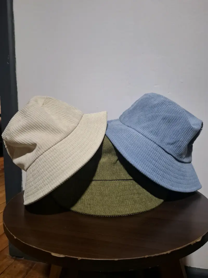 Set de gorros bucket en colores variados