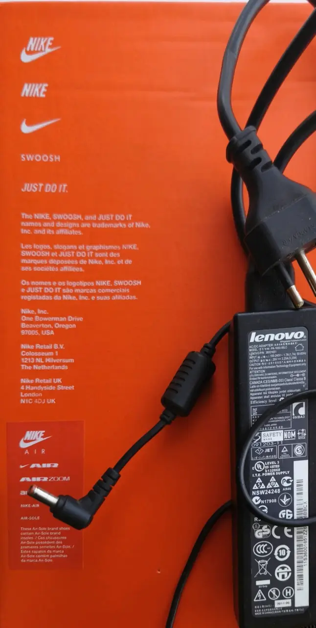 Cargador Lenovo para laptop en buen estado - 4