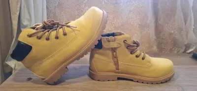 Botas de cuero amarillas - miniatura 2