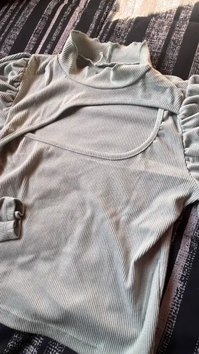 Polera de canalé con mangas abullonadas - miniatura 2