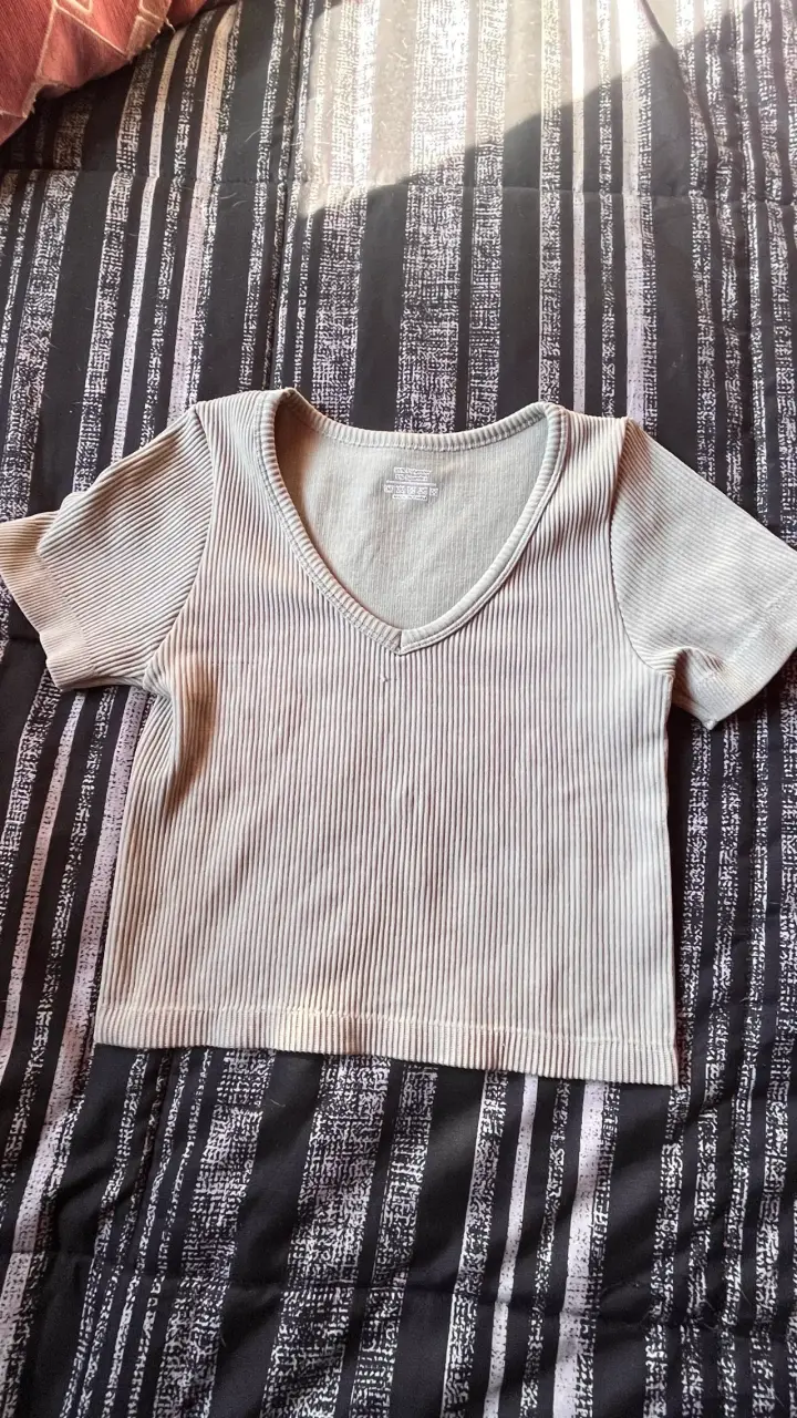 Polera de canalé con mangas abullonadas - 4