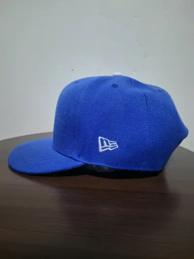 Gorra azul  New Era con logo bordado LA - miniatura 2