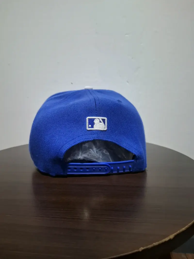 Gorra azul  New Era con logo bordado LA - 3