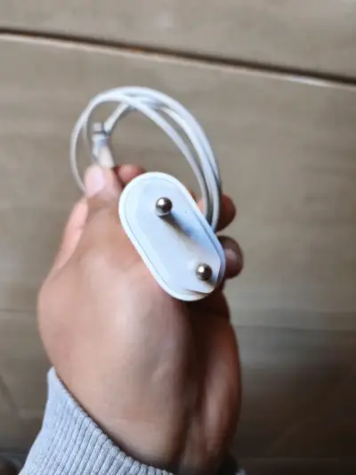 Cargador iphone original con cable incluido - miniatura 2