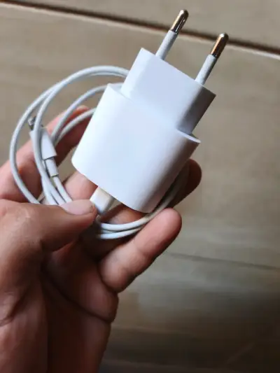 Cargador iphone original con cable incluido - miniatura 4