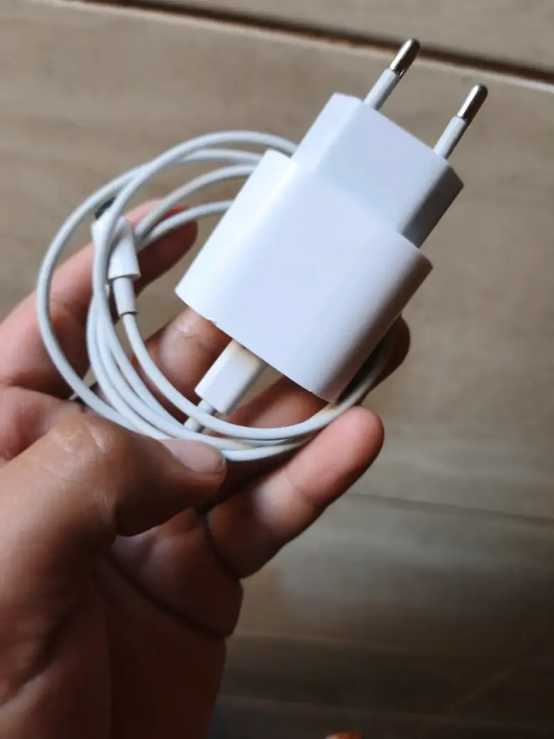 Cargador iphone original con cable incluido - 5