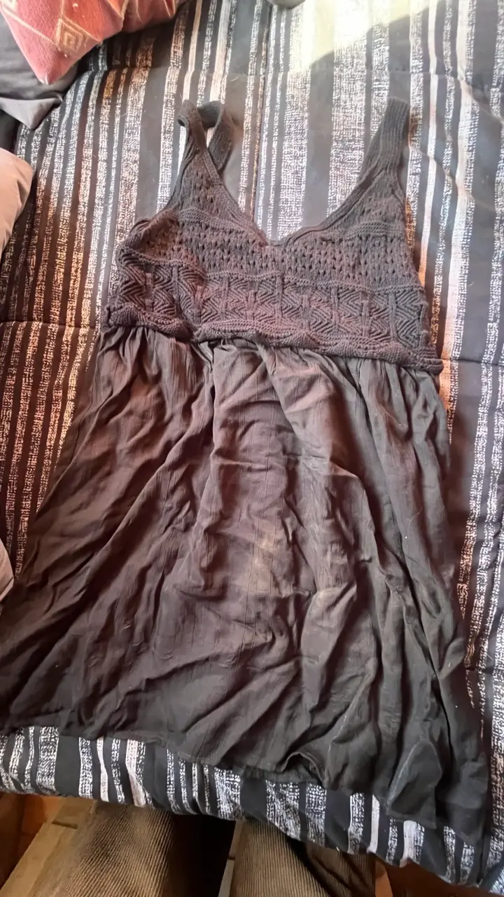 Vestido negro con tejido crochet - 1