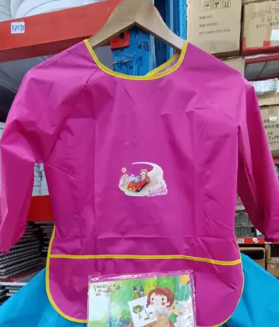 Delantal infantil impermeable azul y rosado - miniatura 4