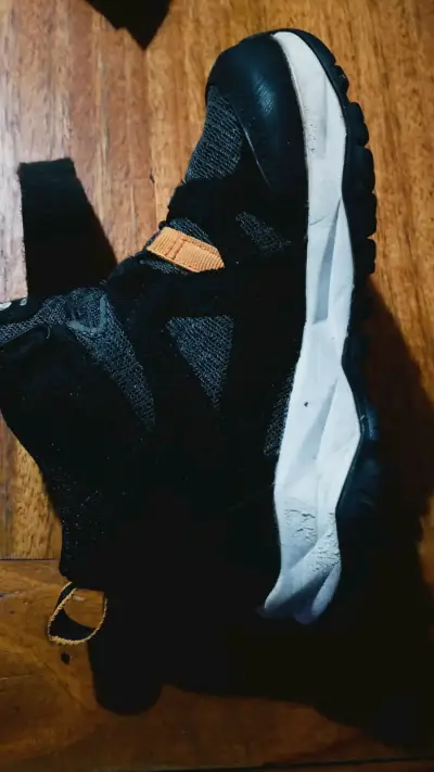 Zapatillas deportivas negras con naranja - miniatura 1